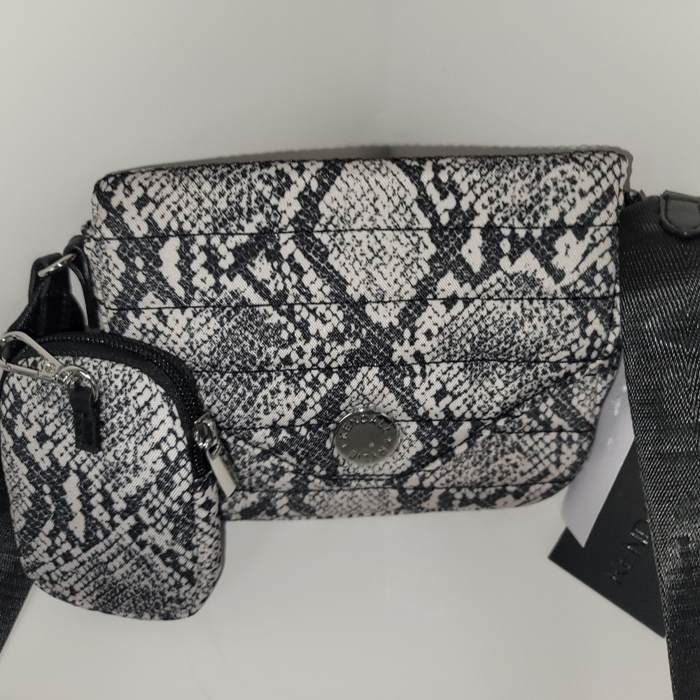 Kendall +Kylie Handbag Quilted Crossbody Bag  black and white  with key holder